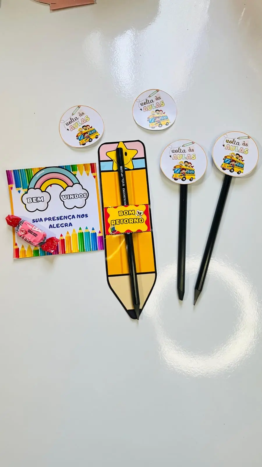 Kit Volta às Aulas - Painel, cartãozinho, porta-lápis e ponteira de lápis