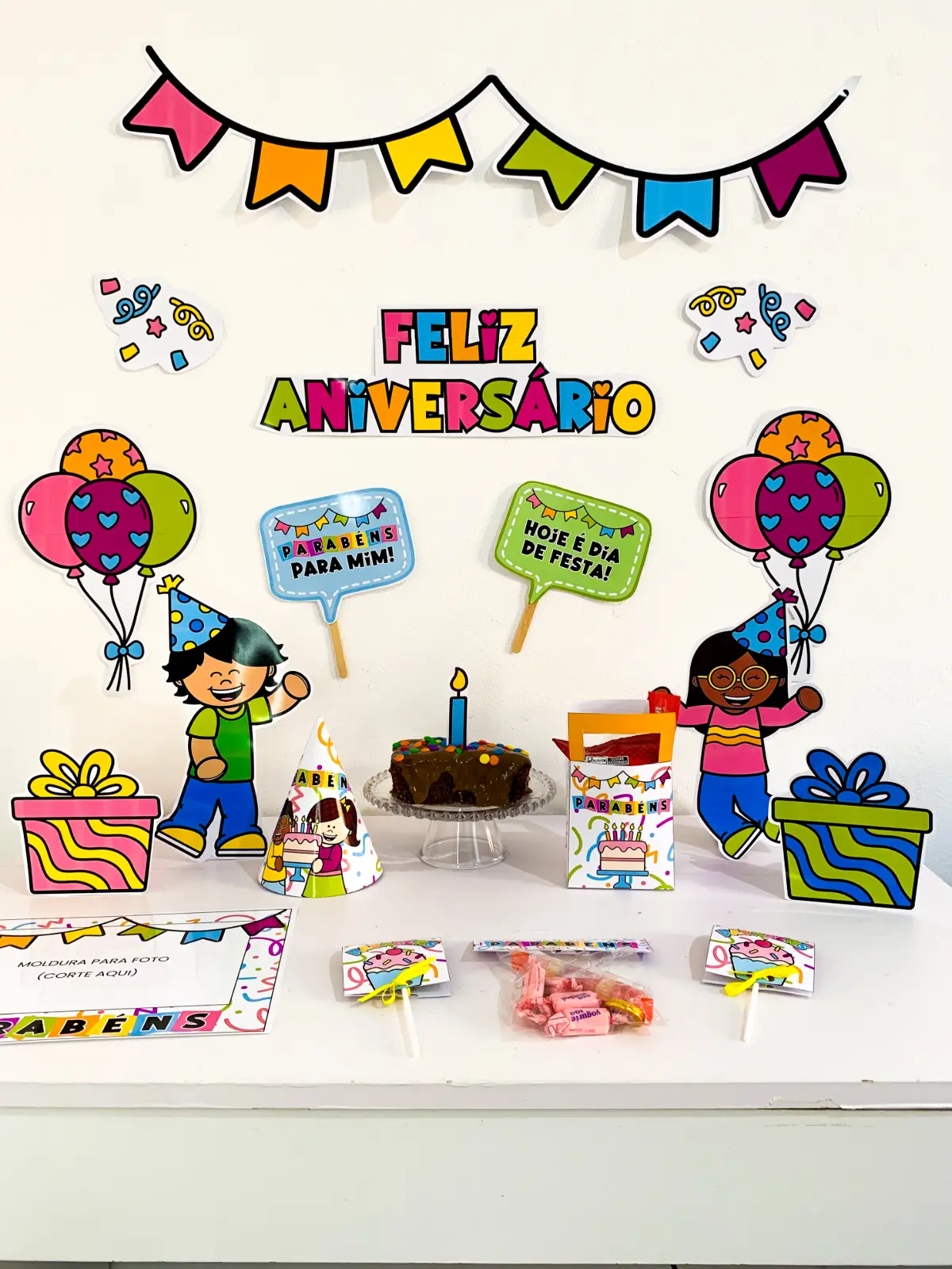 Aniversariante do Dia PDF - Painel Decorativo, Chapéu e Plaquinhas Divertidas